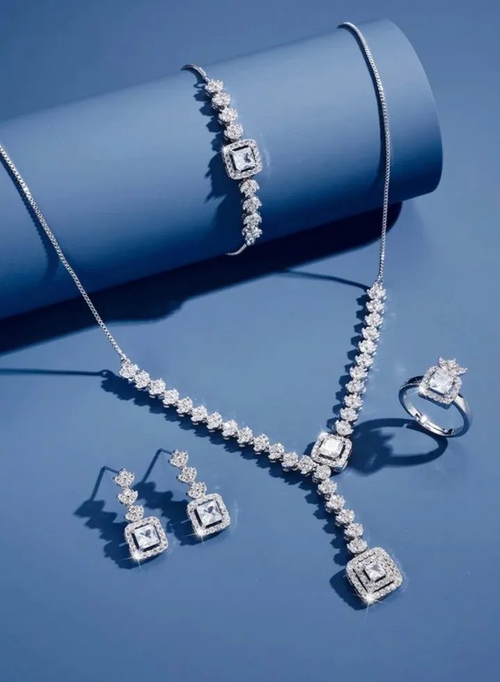 Luxury Jewellery Set For Women Inlaid With Zirconia