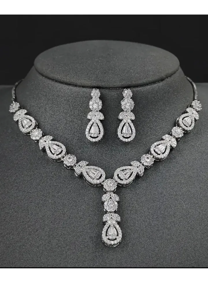 Luxury Jewellery Set For Women Inlaid With Zirconia