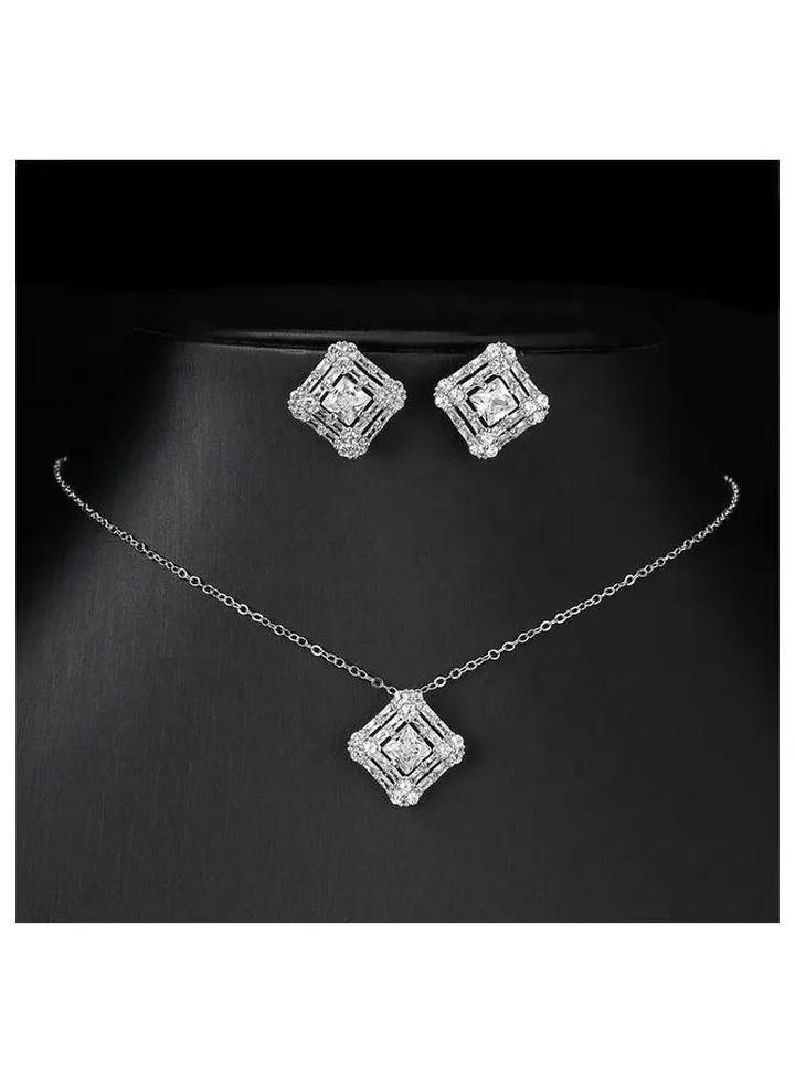 Elegant earring and necklace set