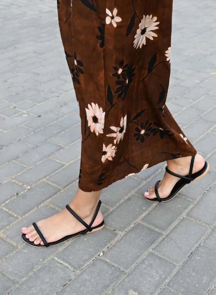 pompa black flat sandal for women