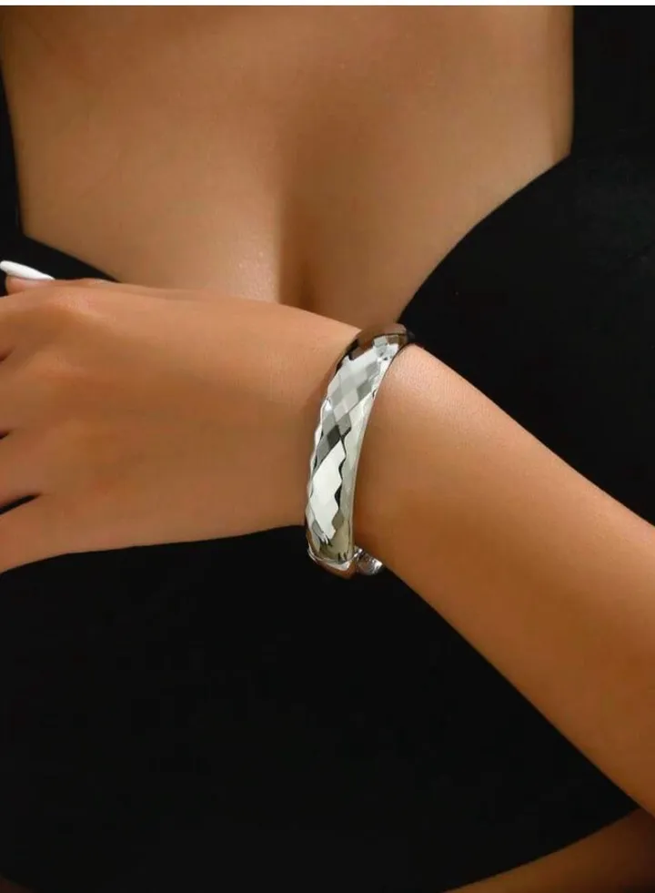 Elegant & High Quality Silver Plated Bracelet Bangle For Women