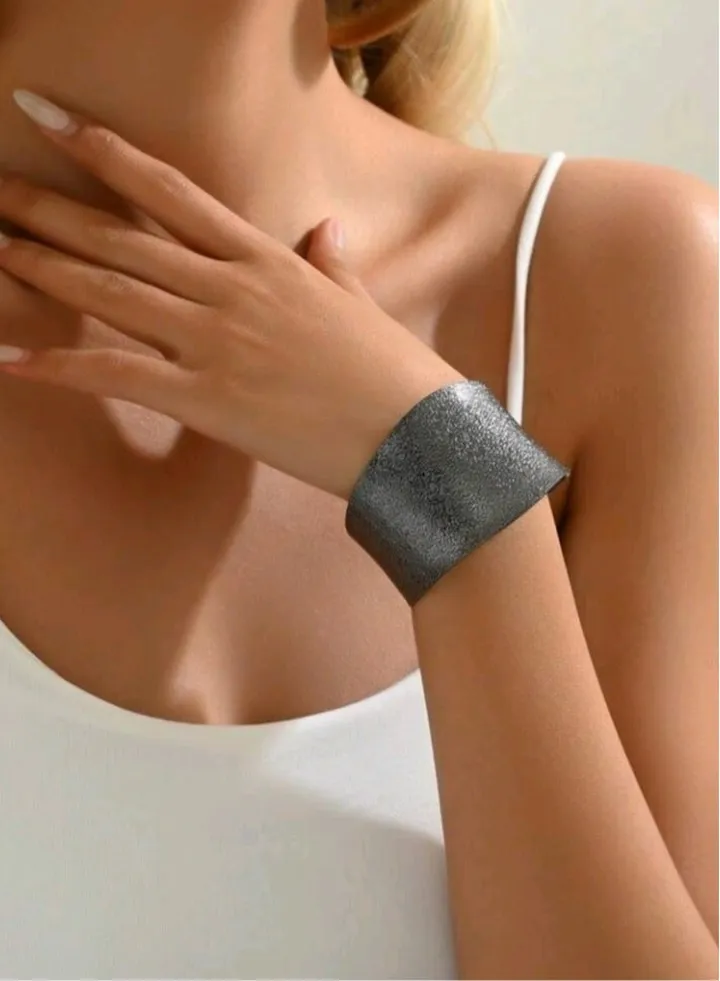 Stylish & Trendy Bangle Bracelet For Women