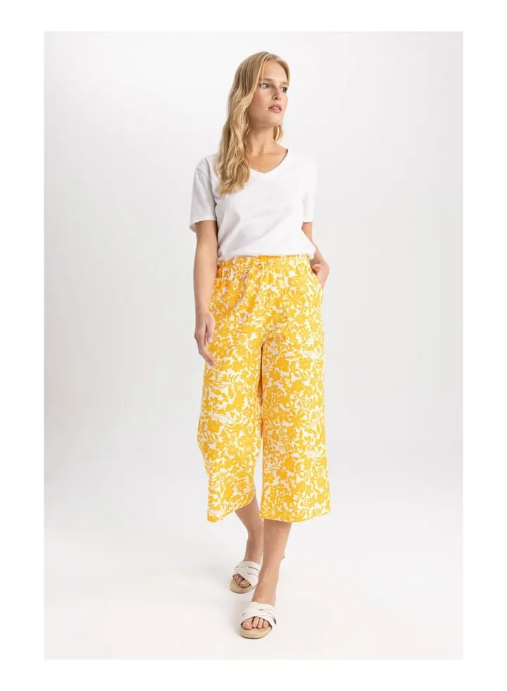 Woman Woven Capri