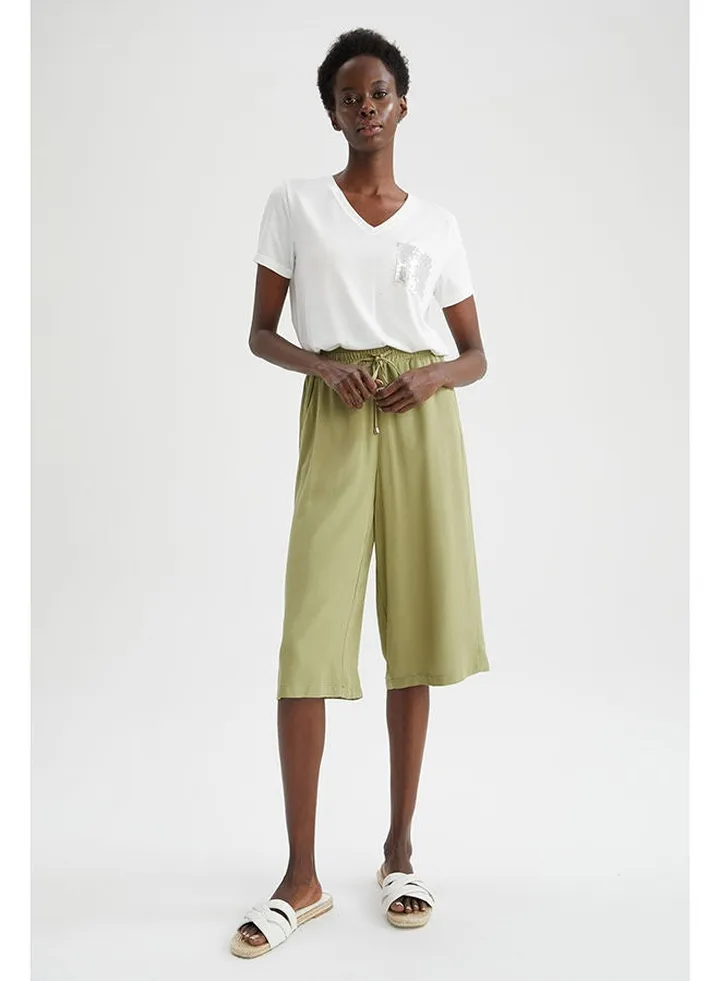 Woman Khaki Capri