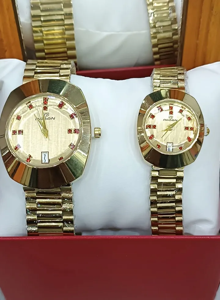 A pair of men's and women's watches, semi-arado