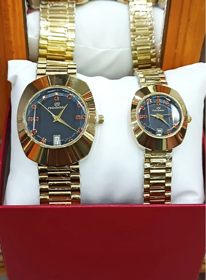 A pair of men's and women's watches, semi-arado