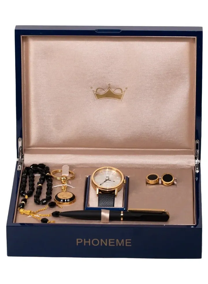A jewelry set consisting of a watch and its accessories