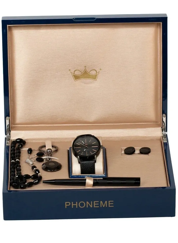 A jewelry set consisting of a watch and its accessories