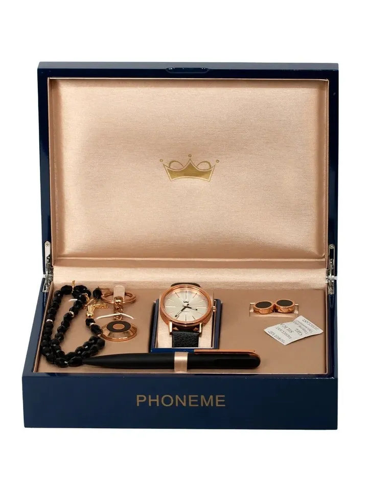 A jewelry set consisting of a watch and its accessories