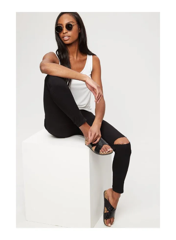 Petites Black Slash Knee Eden Jegging