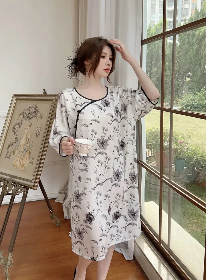 Three quarter sleeve ice snow silk nightdress