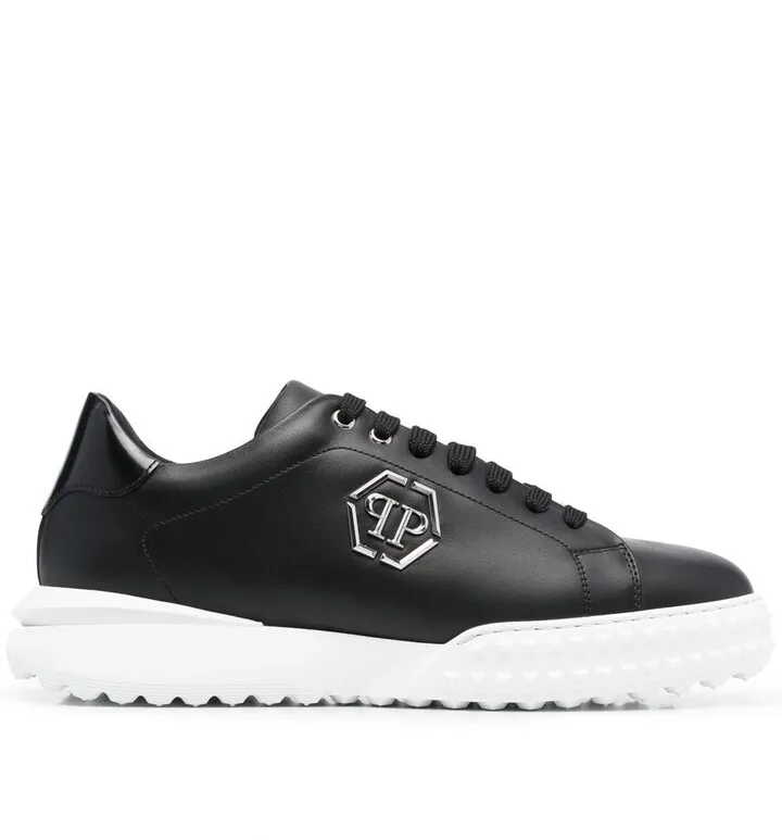 Logo-Plaque Low-Top Sneakers