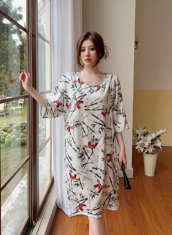 Three quarter sleeve ice snow silk nightdress