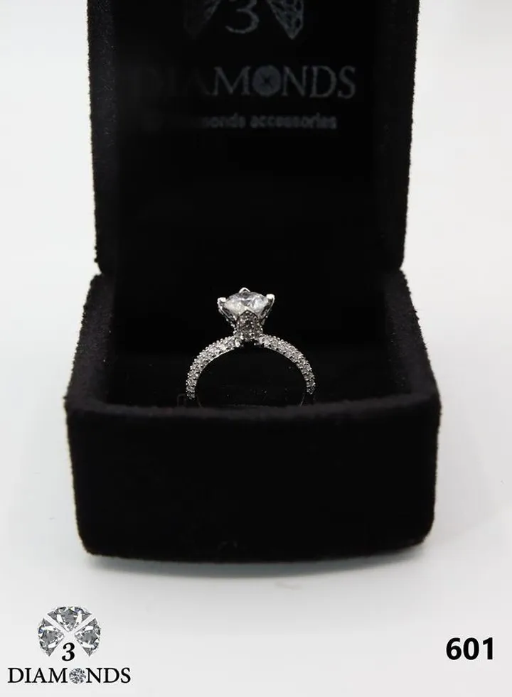 Elwa3d Platinum Plated Ring For Women With Zircon Stone - Silver