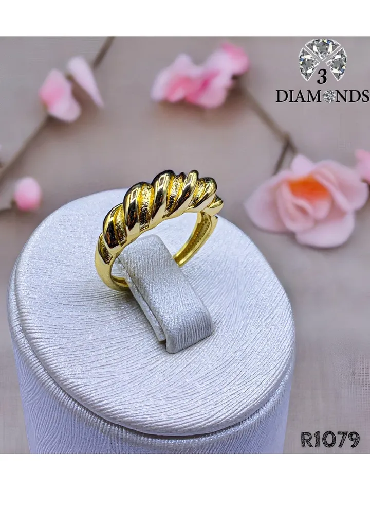 Women's Ring, Gold Plated, High Quality With Sparkling Zircon