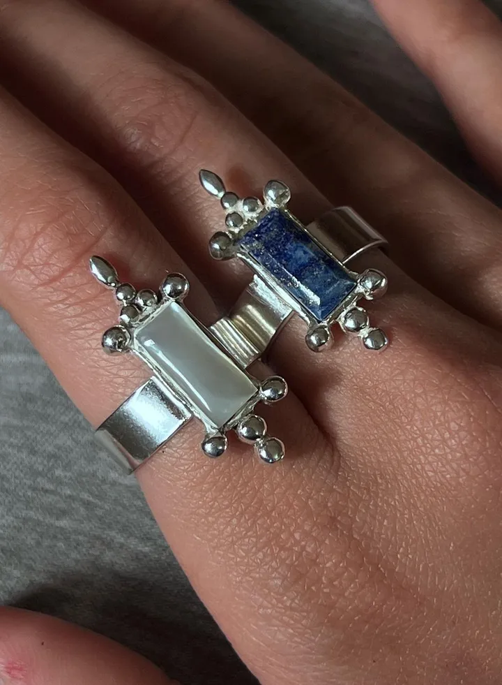 Royal lapis lazuli ring