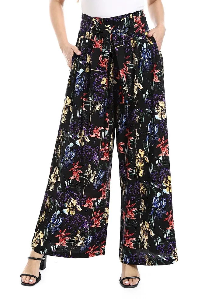 Wide-leg black trousers