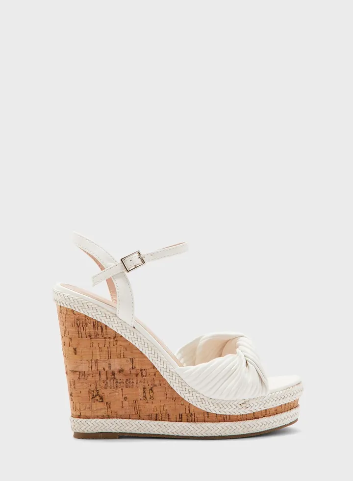 Knotted Ribbed Front Wedge Sandal