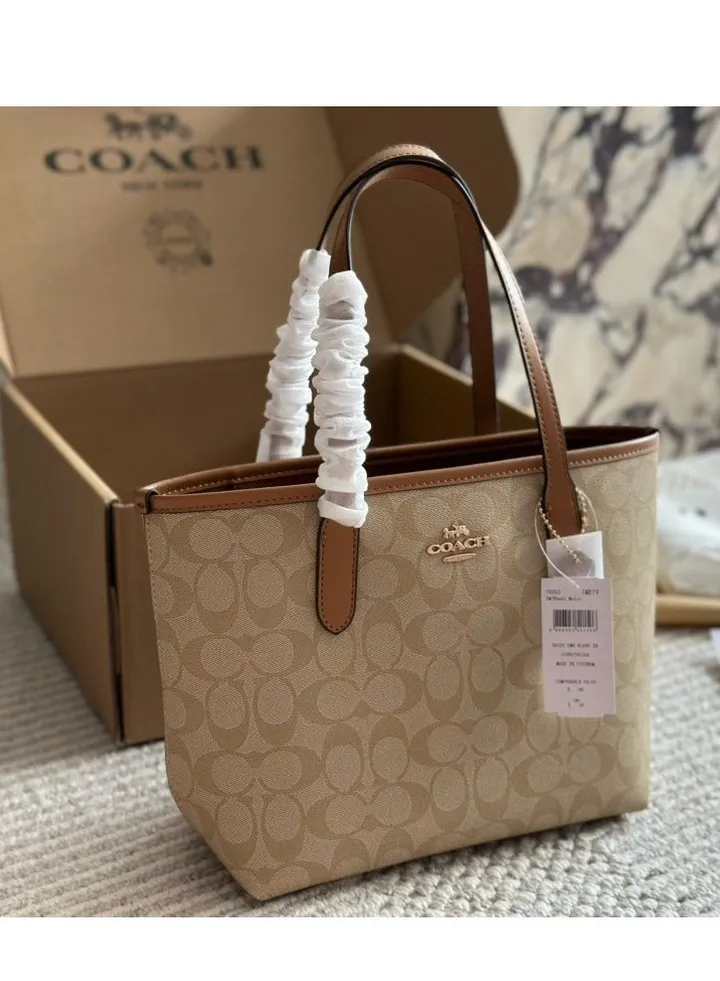COACH WILLOW TOTE