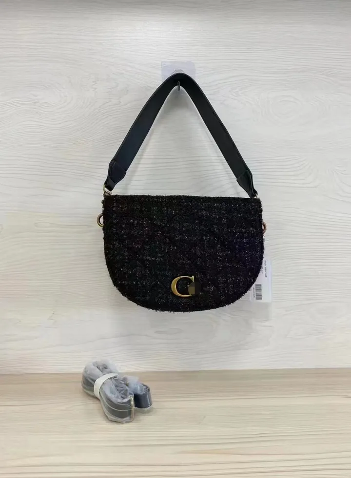 Izzy Quattro G Mini Crossbody