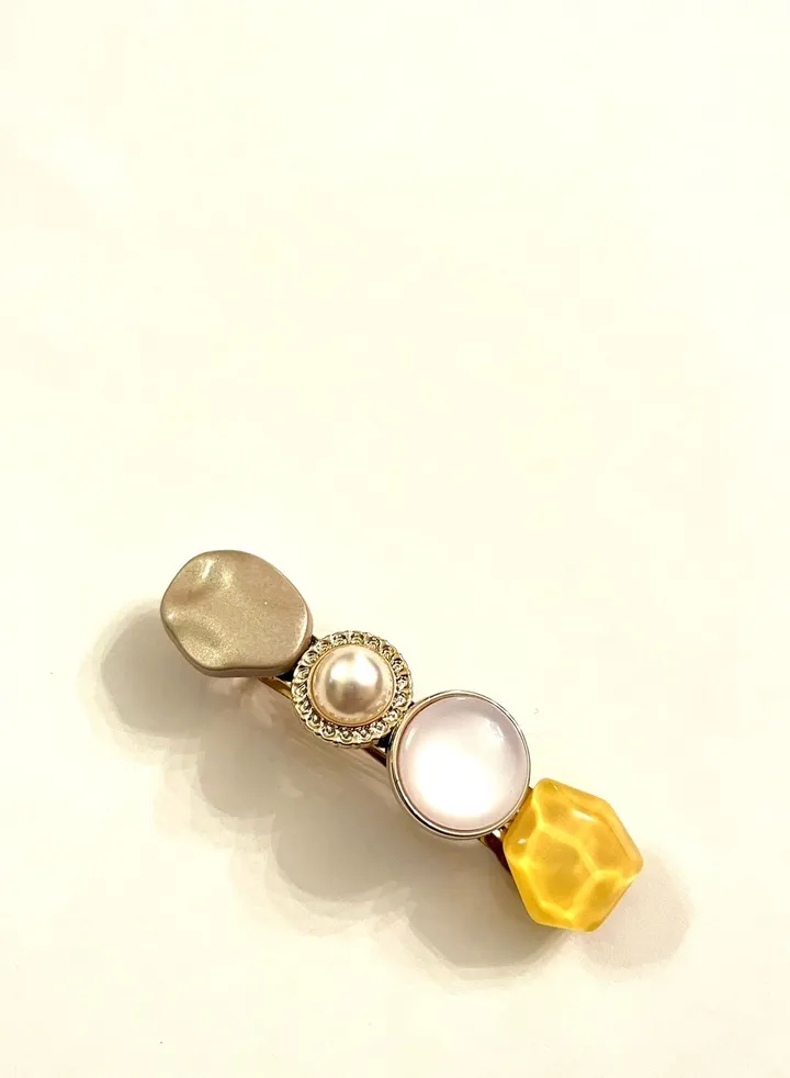 Beige/Light yellow Royal hair clip