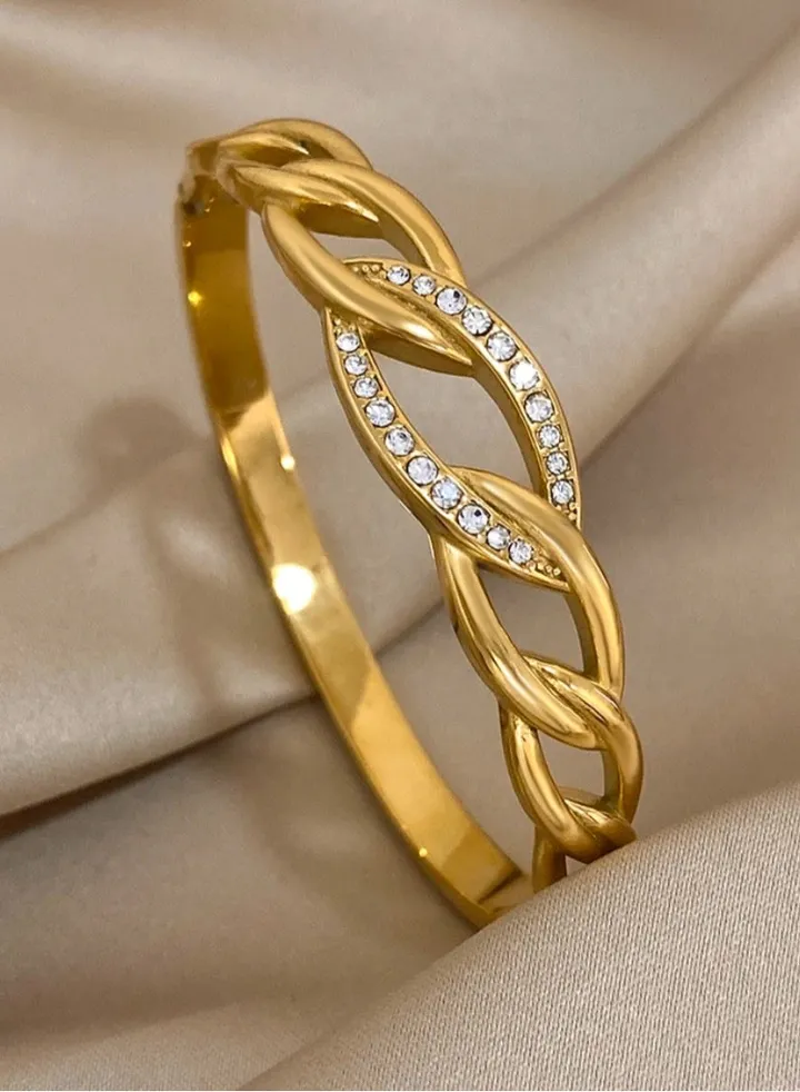 Trendy Fashionable Gold Plated Bracelet For Women High Quality