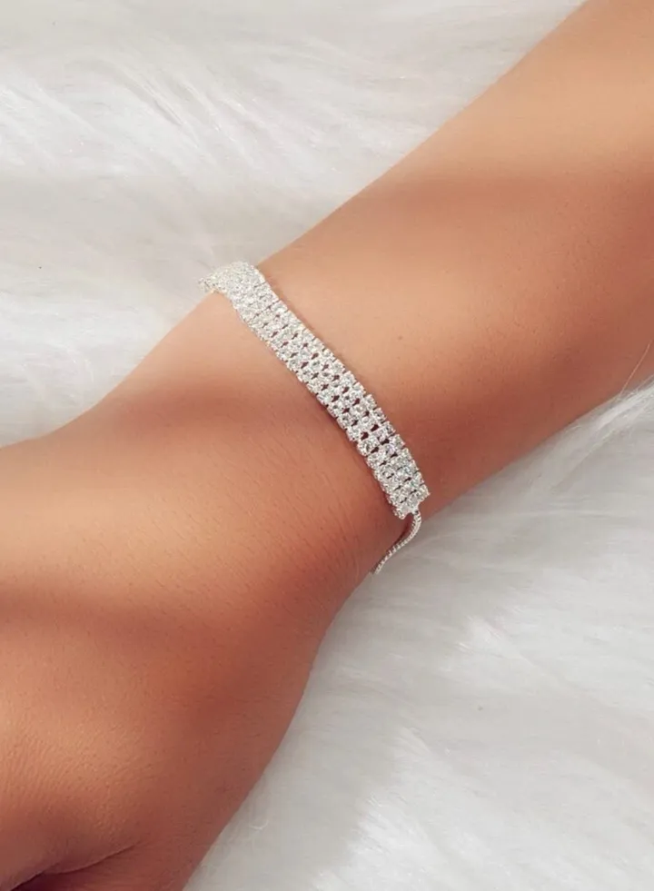 Trendy Fashionable Bracelet For Women High Quality
