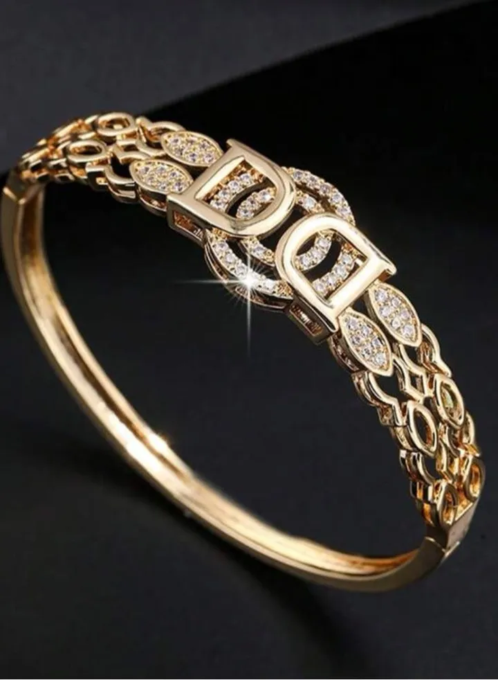 Trendy Fashionable Gold Plated Bracelet For Women High Quality