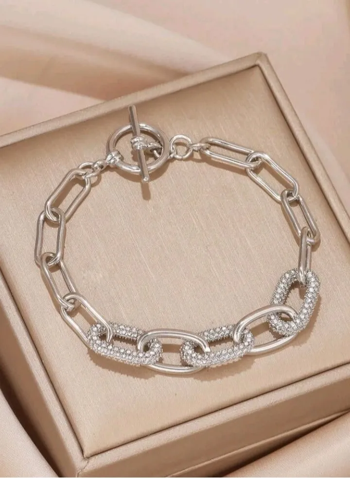 Trendy Fashionable Bracelet For Women High Quality