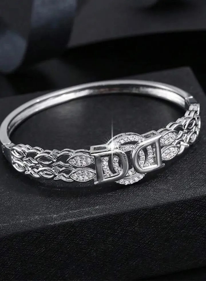 Trendy Fashionable Silver Plated Bracelet For Women High Quality