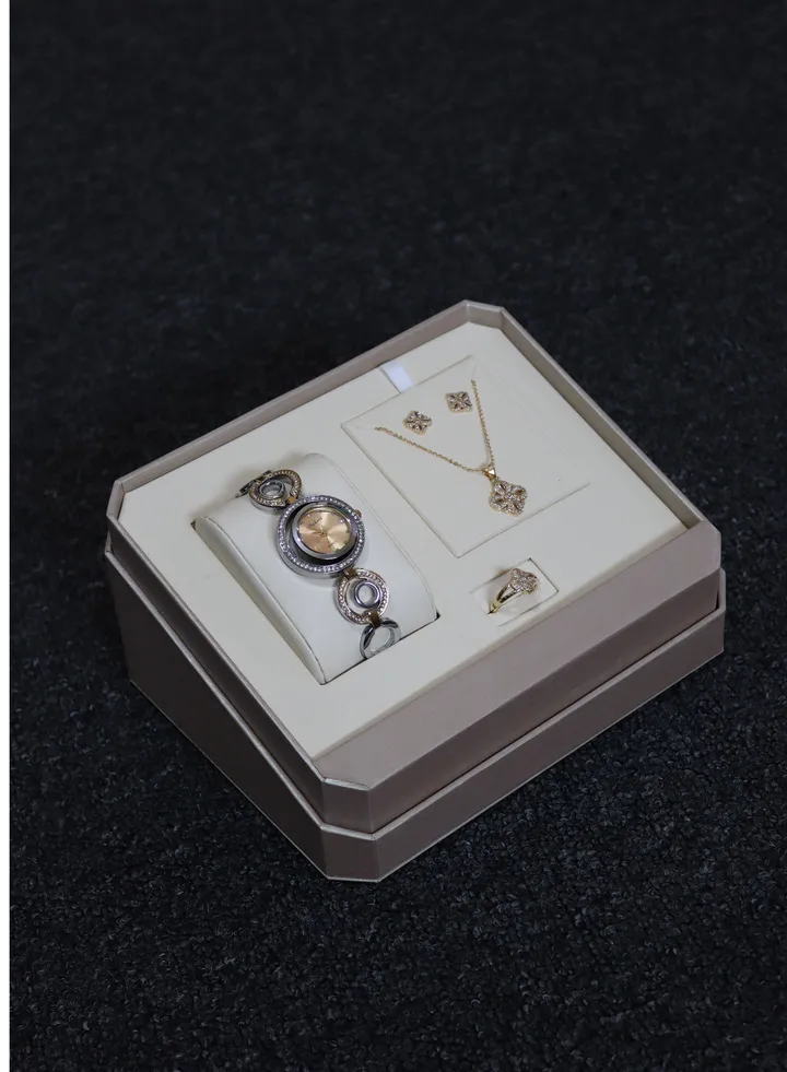 amazing set watch and jewelry with beautiful box for women