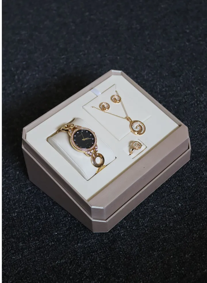 amazing set watch and jewelry with beautiful box for women