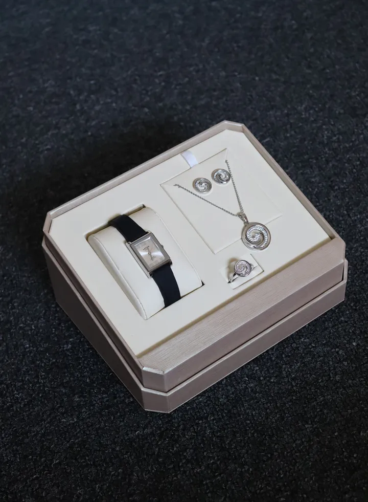 amazing set watch and jewelry with beautiful box for women