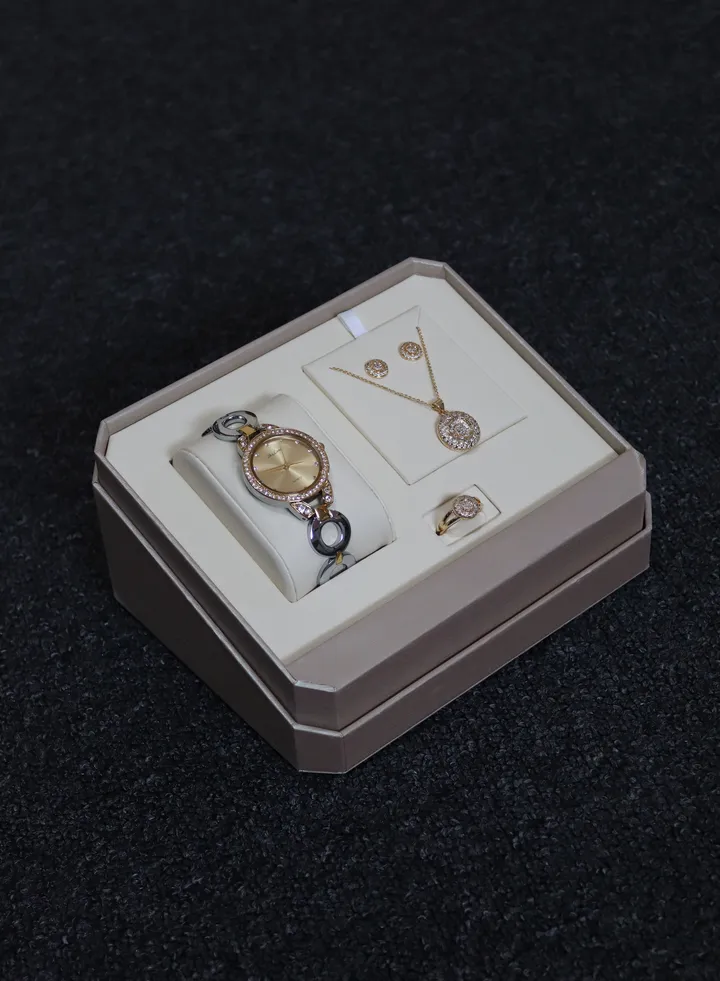 amazing set watch and jewelry with beautiful box for women
