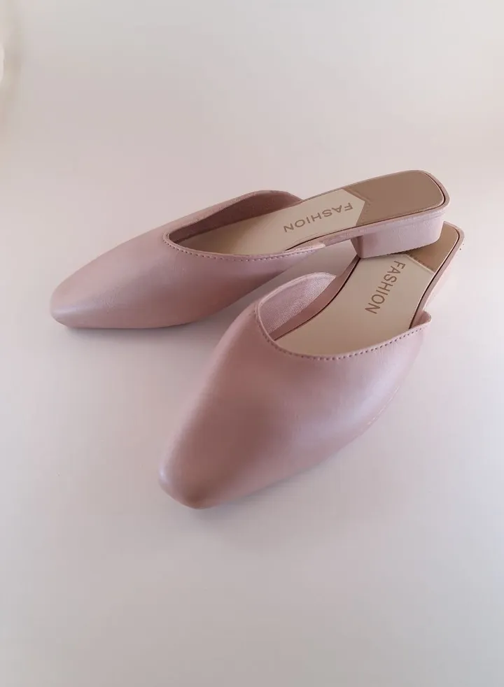 Pointed leather mule
