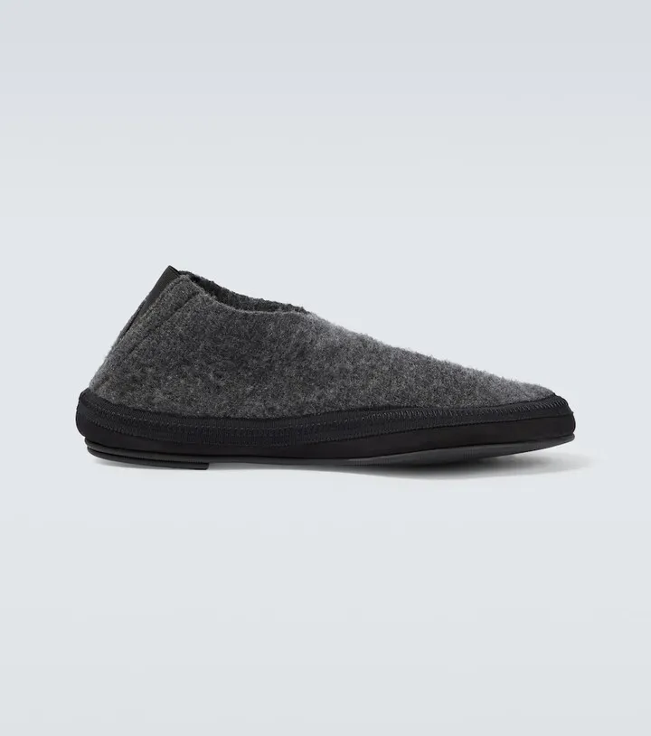 Knit slippers