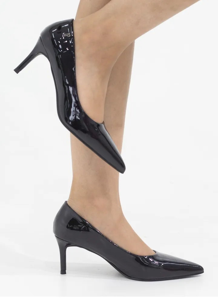 Bavisha pointy pat court black