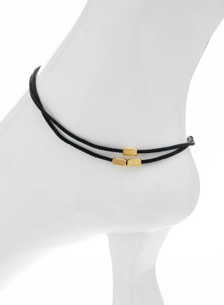 Thread anklet decorated with a golden stone