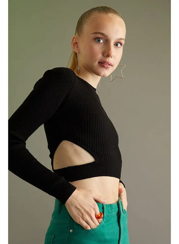 Woman Black Pullover