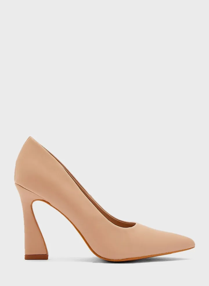 Curved Heel Pointed Pump Nude