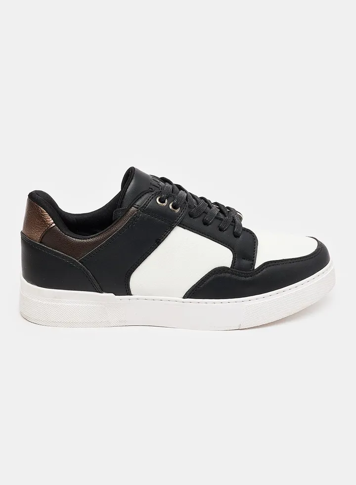 Low Top Sneaker