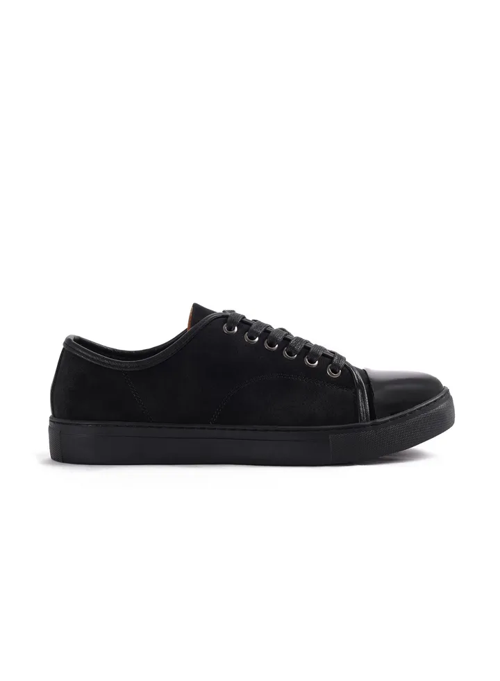 Low Top Sneaker