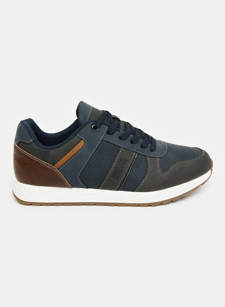Low Top Sneaker