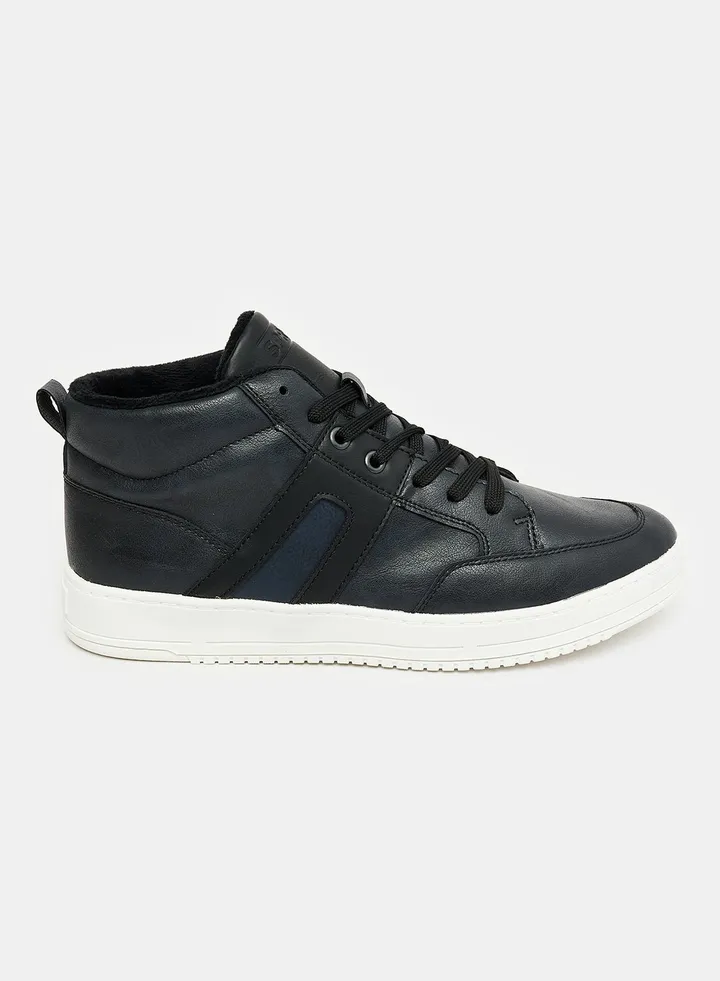 Low Top Sneaker