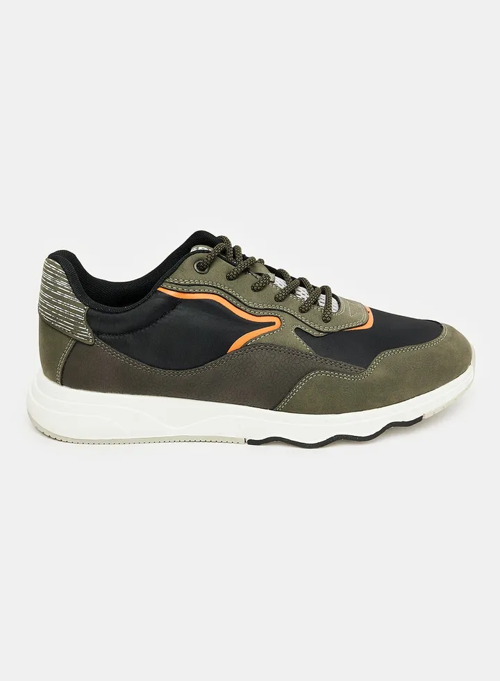 Low Top Sneaker