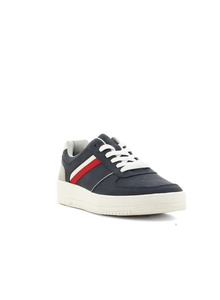 Low Top Sneaker