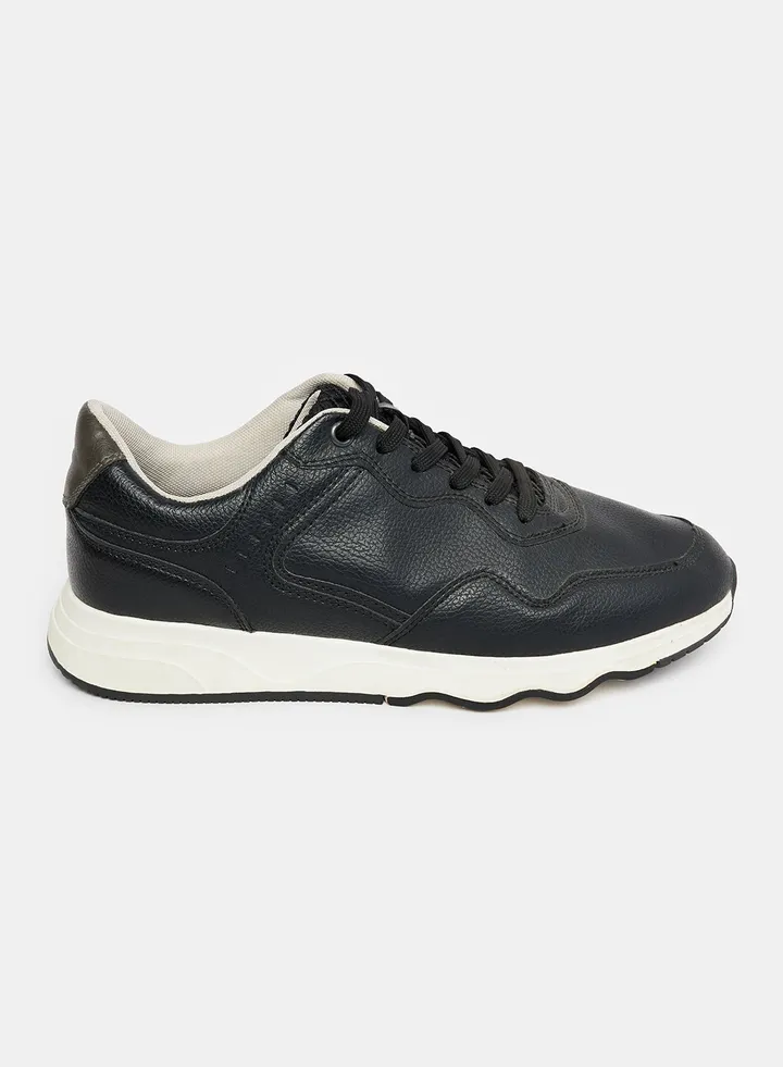 Low Top Sneaker