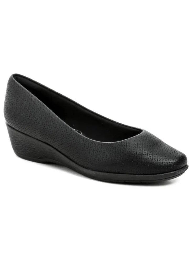 Piccadilly Black women's wedge pumps