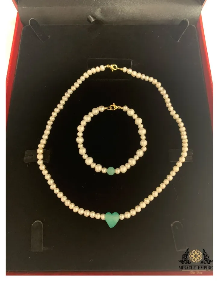 Unique exclusive woman girls teens necklace bracelet set handmade Natural 5-7mm Pearls, 2 Emeralds heart 18k gold plated clasp