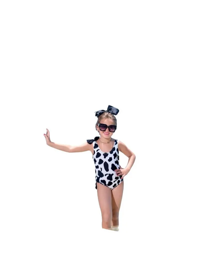 Girls' swimsuit from one piece
